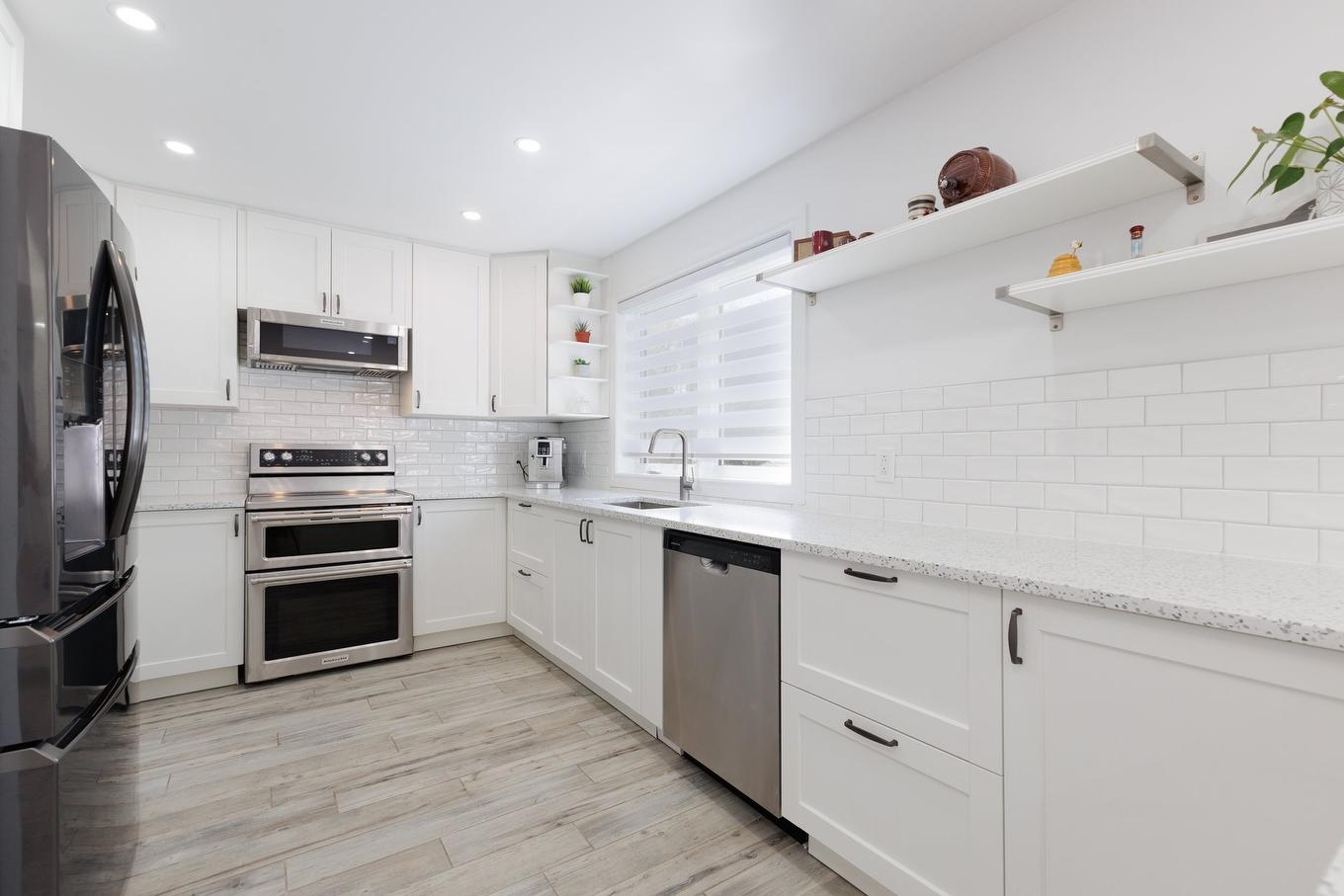 Cuisine - 19 8E Avenue, Laval (Auteuil), QC - Indoor Photo Showing Kitchen With Upgraded Kitchen