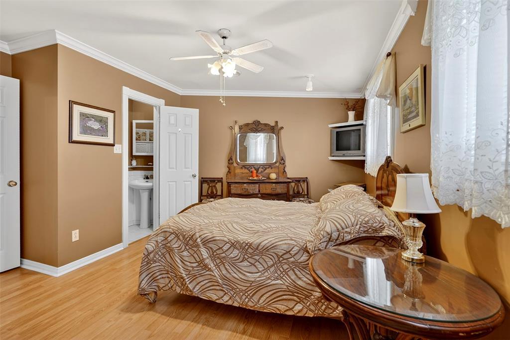 8 Glovers Road, Bareneed, NL