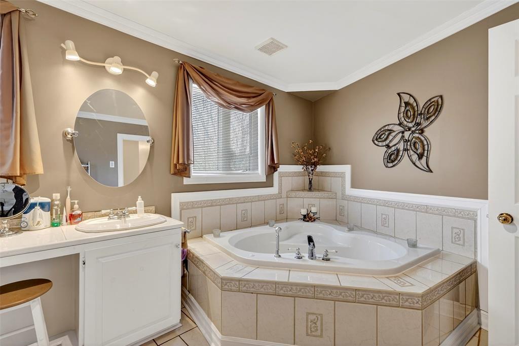 8 Glovers Road, Bareneed, NL