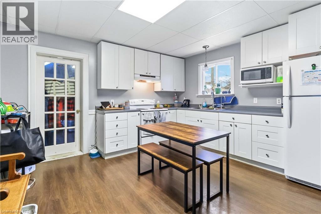 74 Pearl Street, Brantford, ON - Indoor Photo Showing Other Room