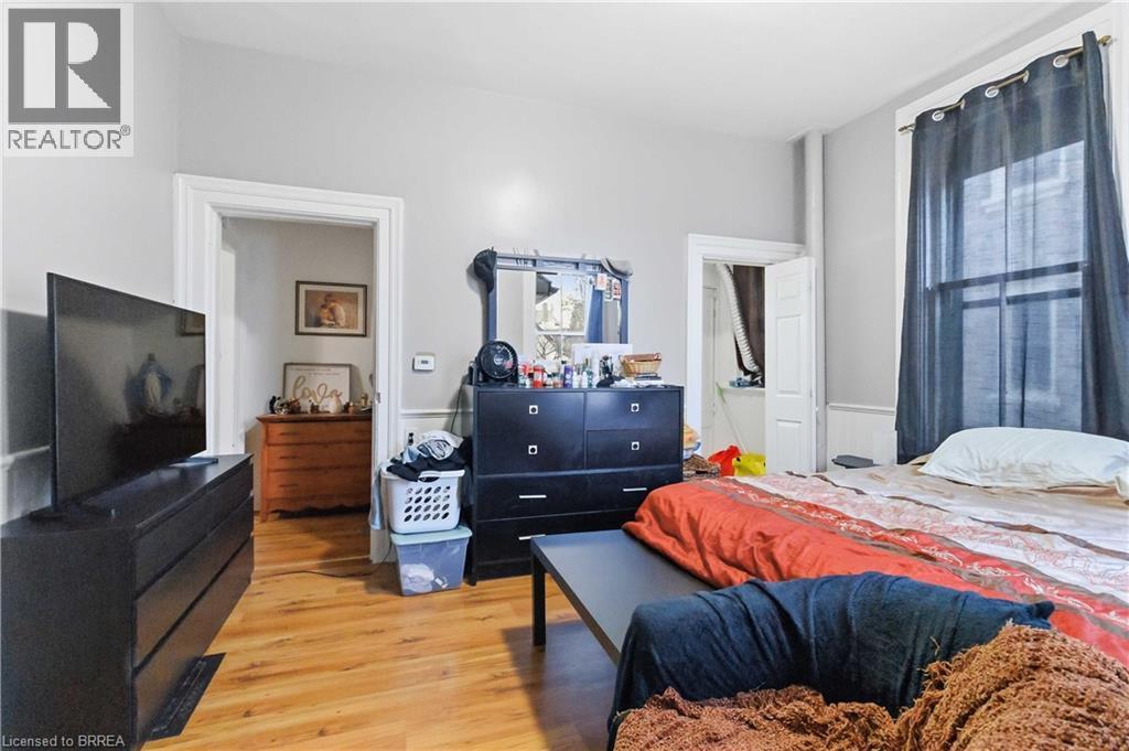 74 Pearl Street, Brantford, ON - Indoor Photo Showing Bedroom