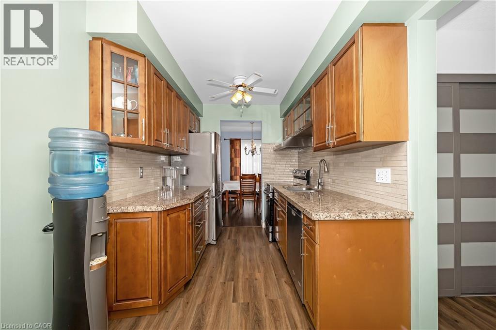 375 Kingscourt Drive Unit# 21, Waterloo, ON - Indoor Photo Showing Kitchen
