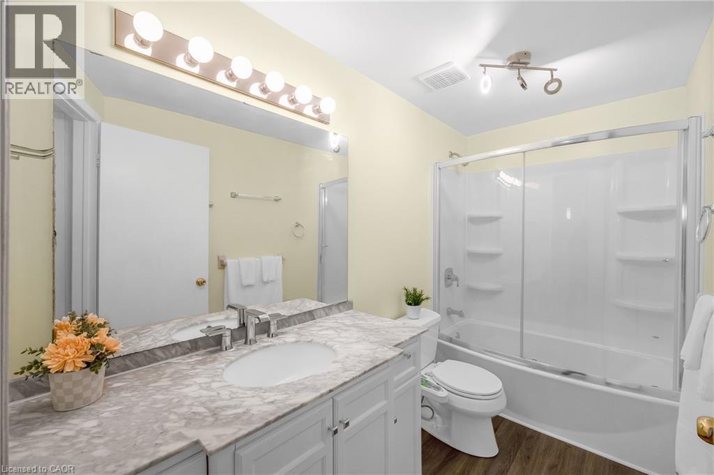 Full bath w/vanity, bath/shower + glass door - 375 Kingscourt Drive Unit# 21, Waterloo, ON - Indoor Photo Showing Bathroom