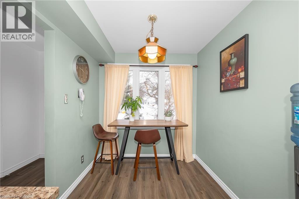 Dinette - 375 Kingscourt Drive Unit# 21, Waterloo, ON - Indoor