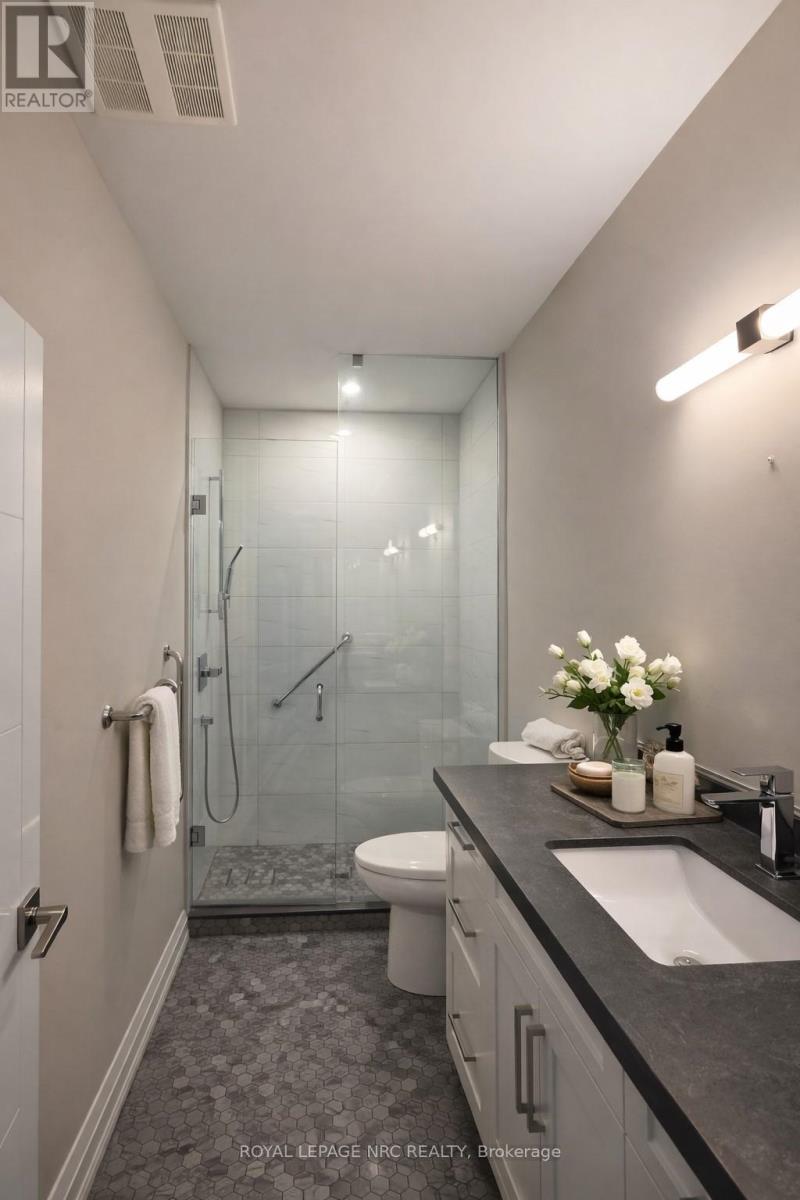 Primary Bedroom Ensuite - 14 - 4 Evergreen Common N, St. Catharines (Vine/Linwell), ON - Indoor Photo Showing Bathroom