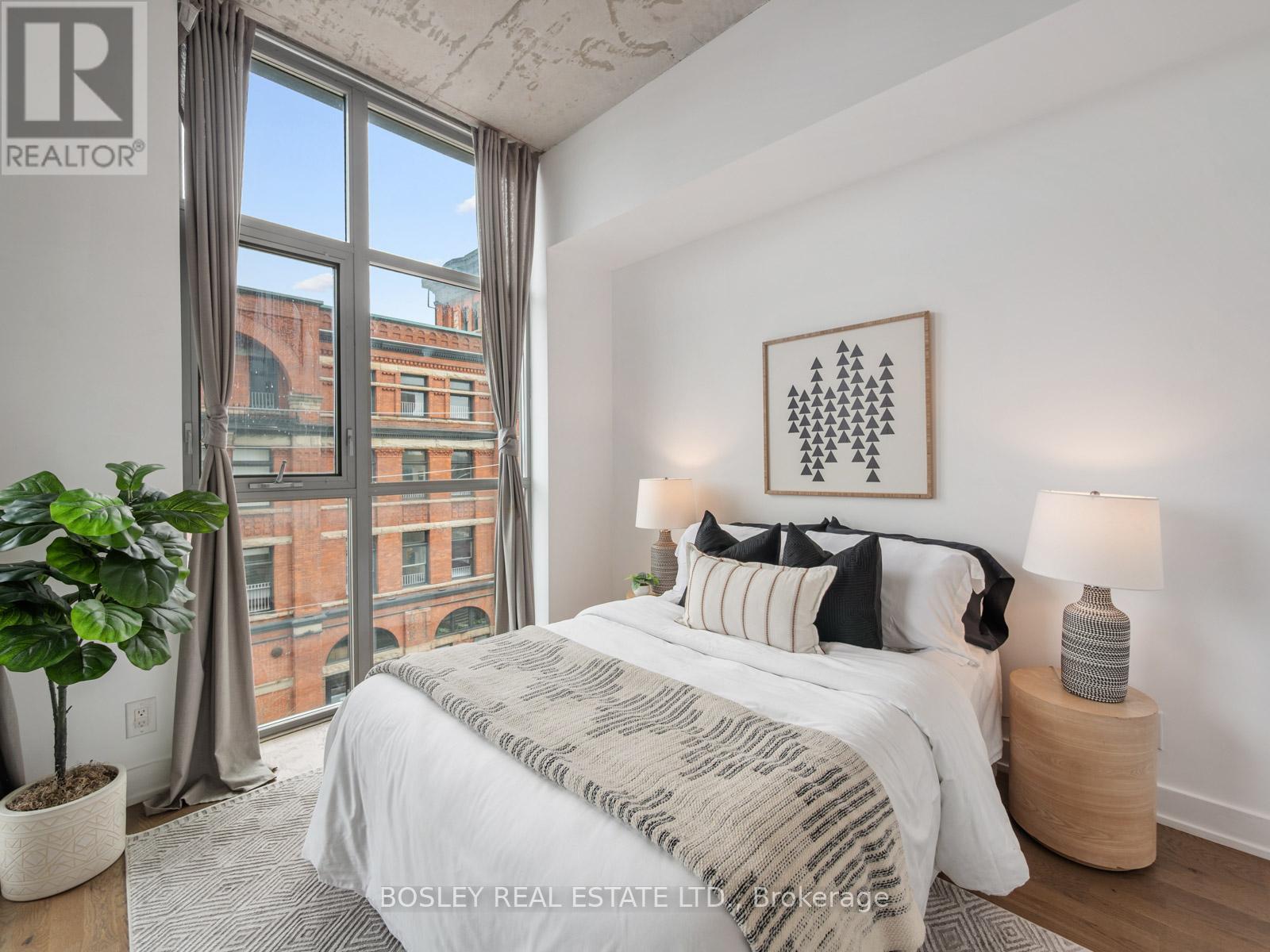404 - 2 Gladstone Avenue, Toronto, ON - Indoor Photo Showing Bedroom