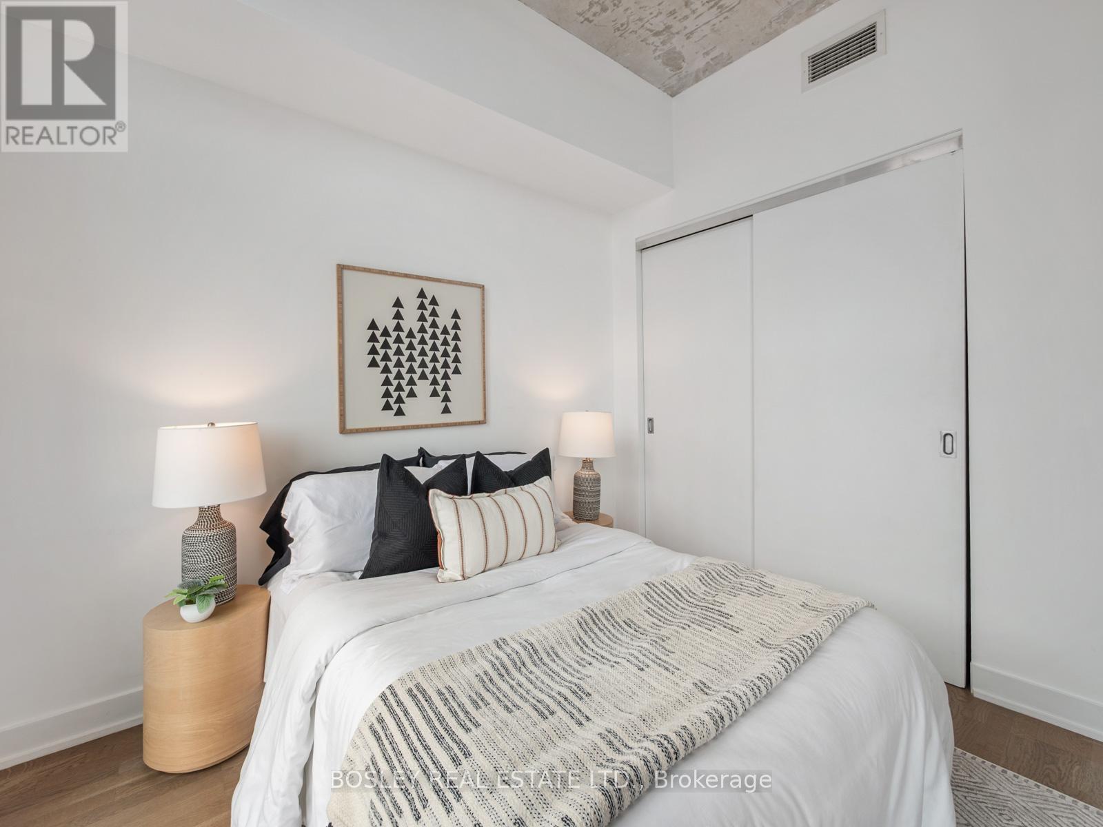 404 - 2 Gladstone Avenue, Toronto, ON - Indoor Photo Showing Bedroom