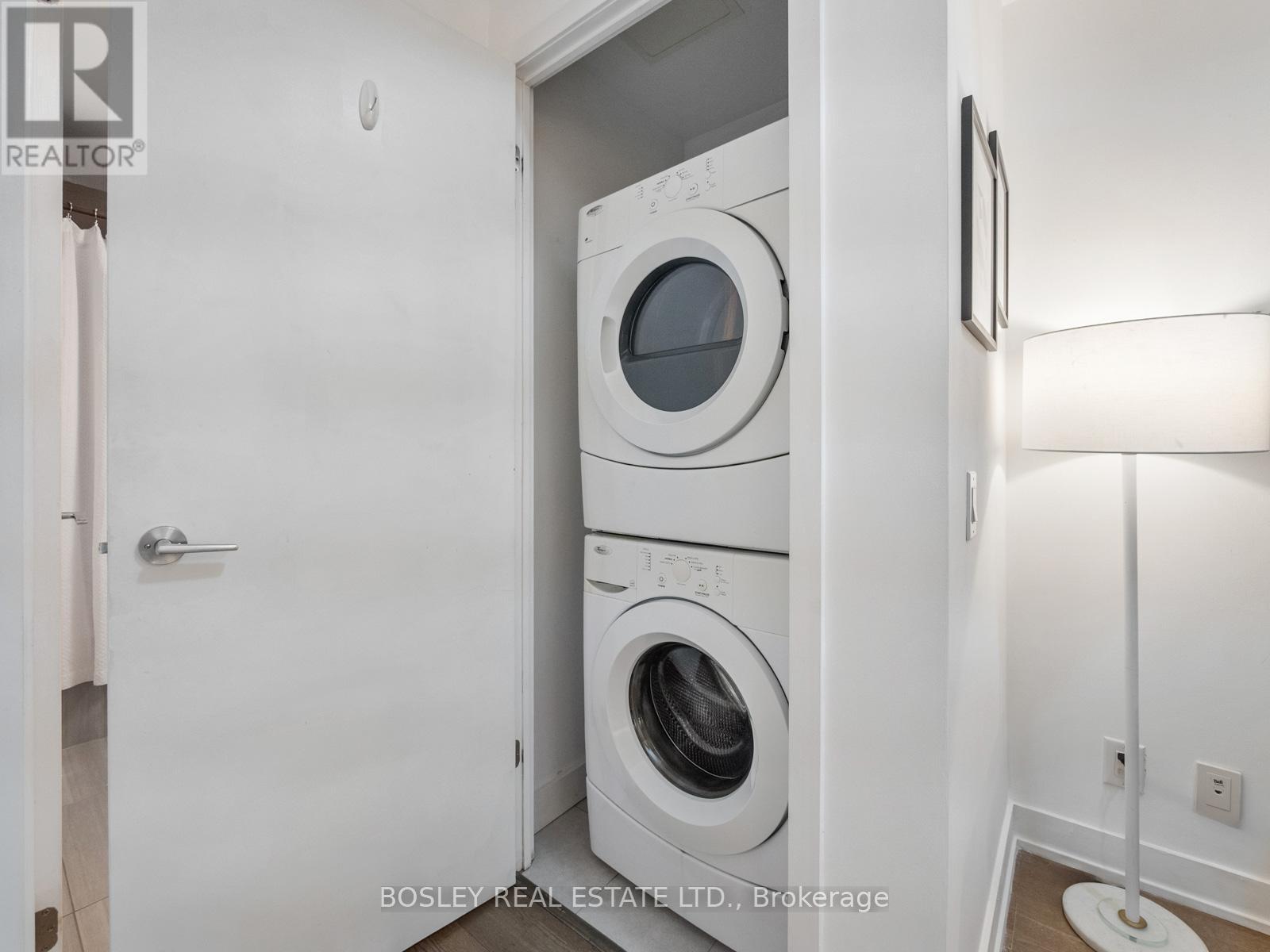 404 - 2 Gladstone Avenue, Toronto, ON - Indoor Photo Showing Laundry Room