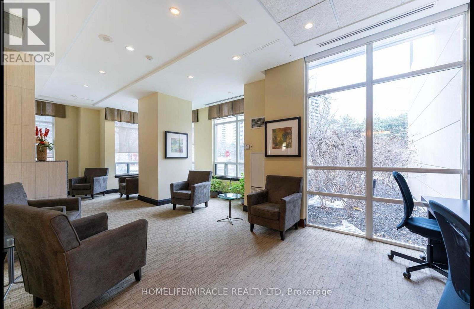 1702 - 3504 Hurontario Street, Mississauga, ON - Indoor