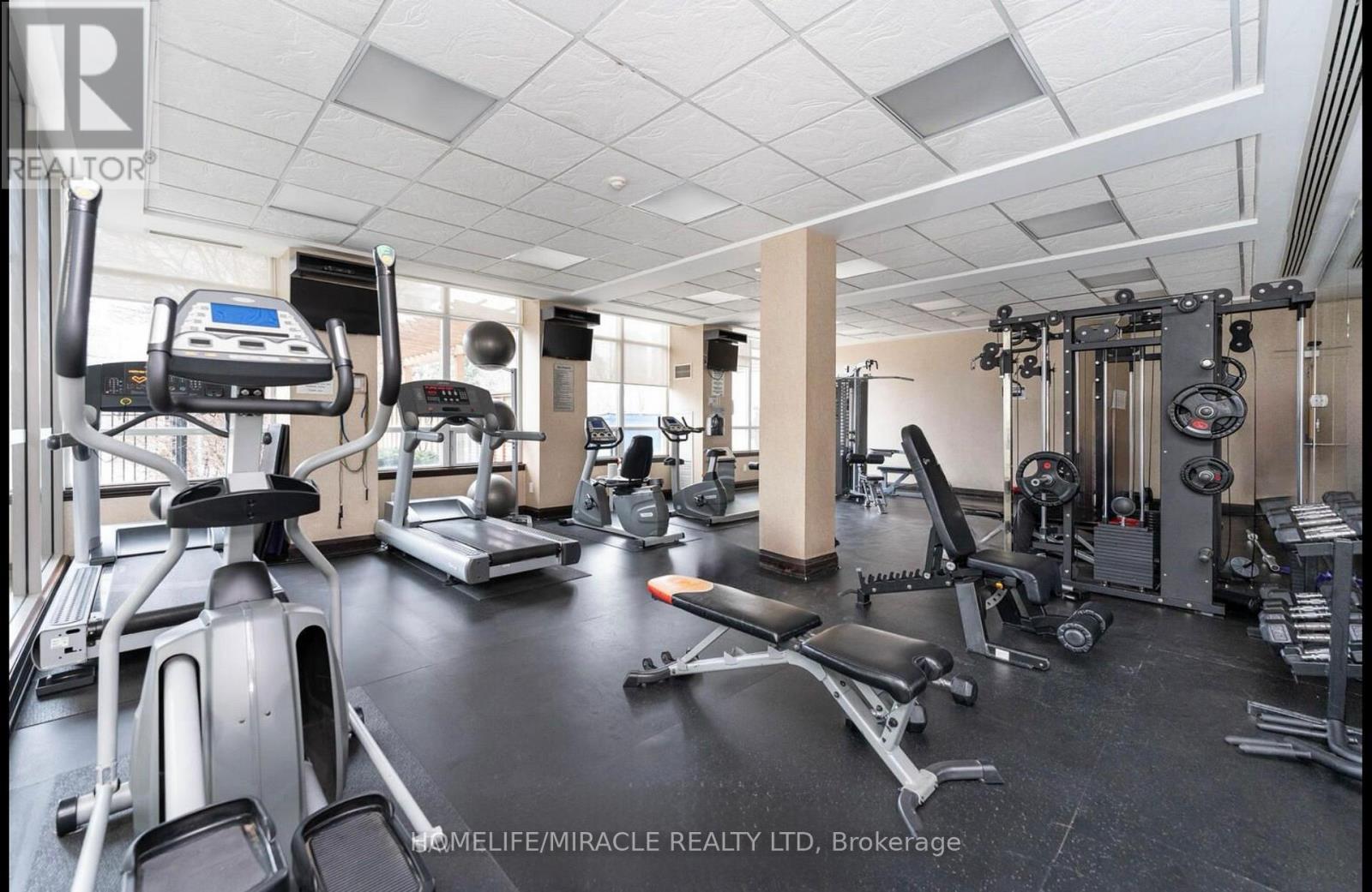 1702 - 3504 Hurontario Street, Mississauga, ON - Indoor Photo Showing Gym Room