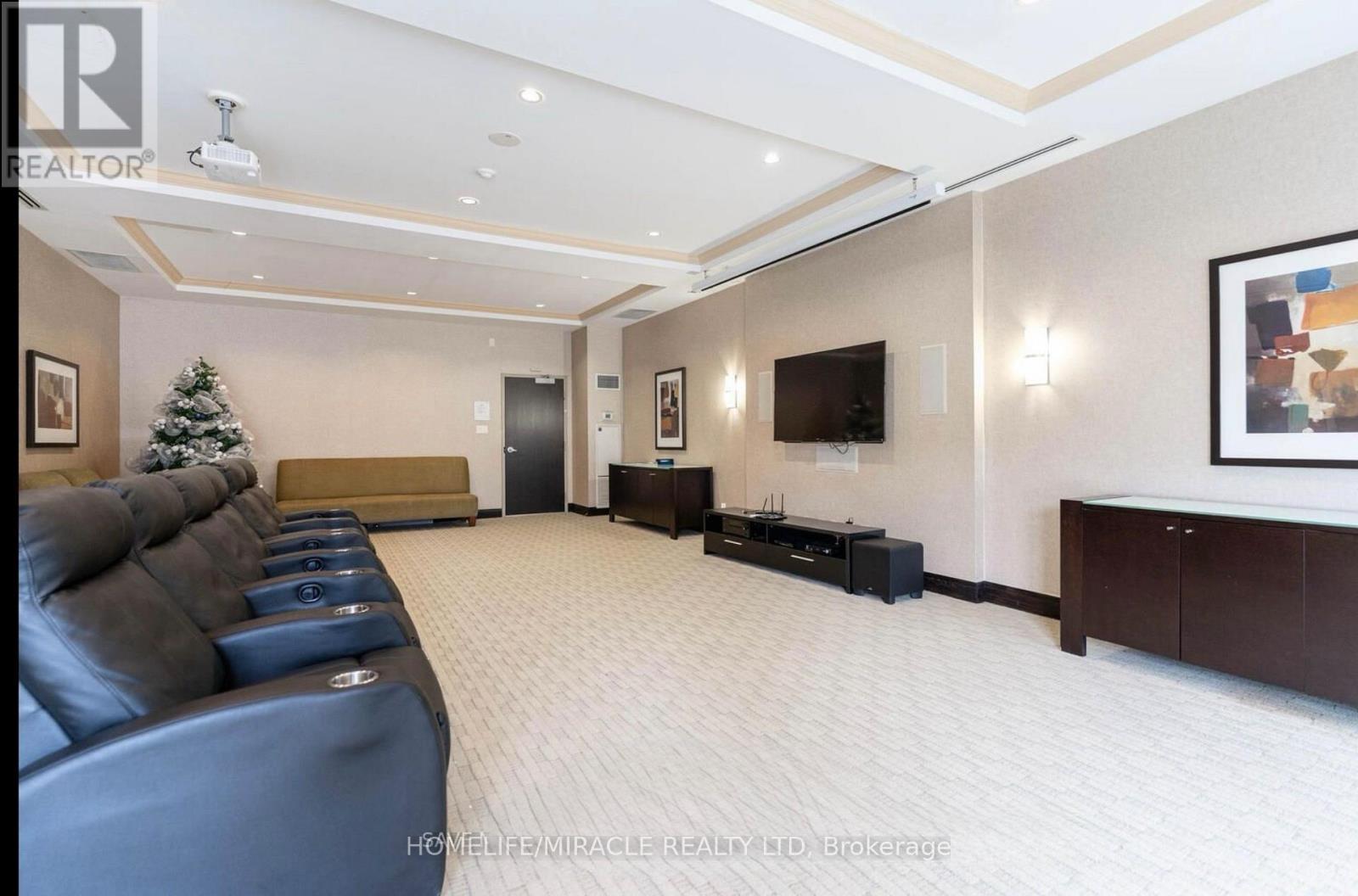 1702 - 3504 Hurontario Street, Mississauga, ON - Indoor