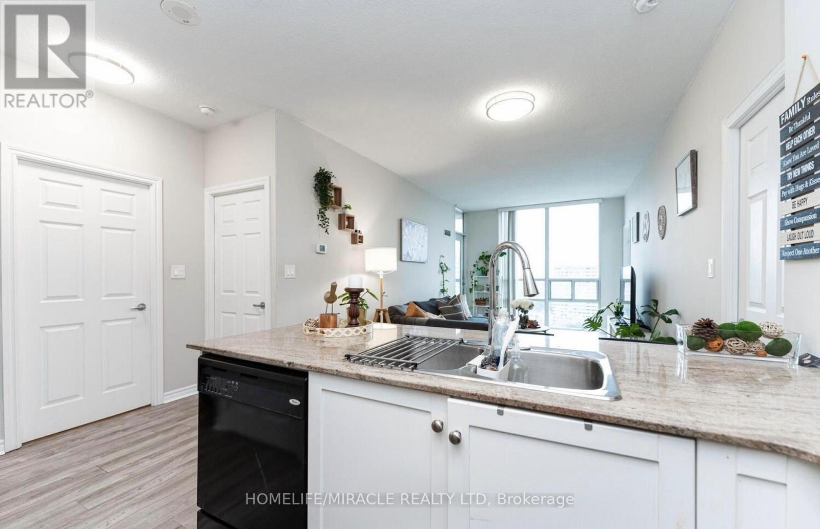 1702 - 3504 Hurontario Street, Mississauga, ON - Indoor Photo Showing Kitchen With Double Sink