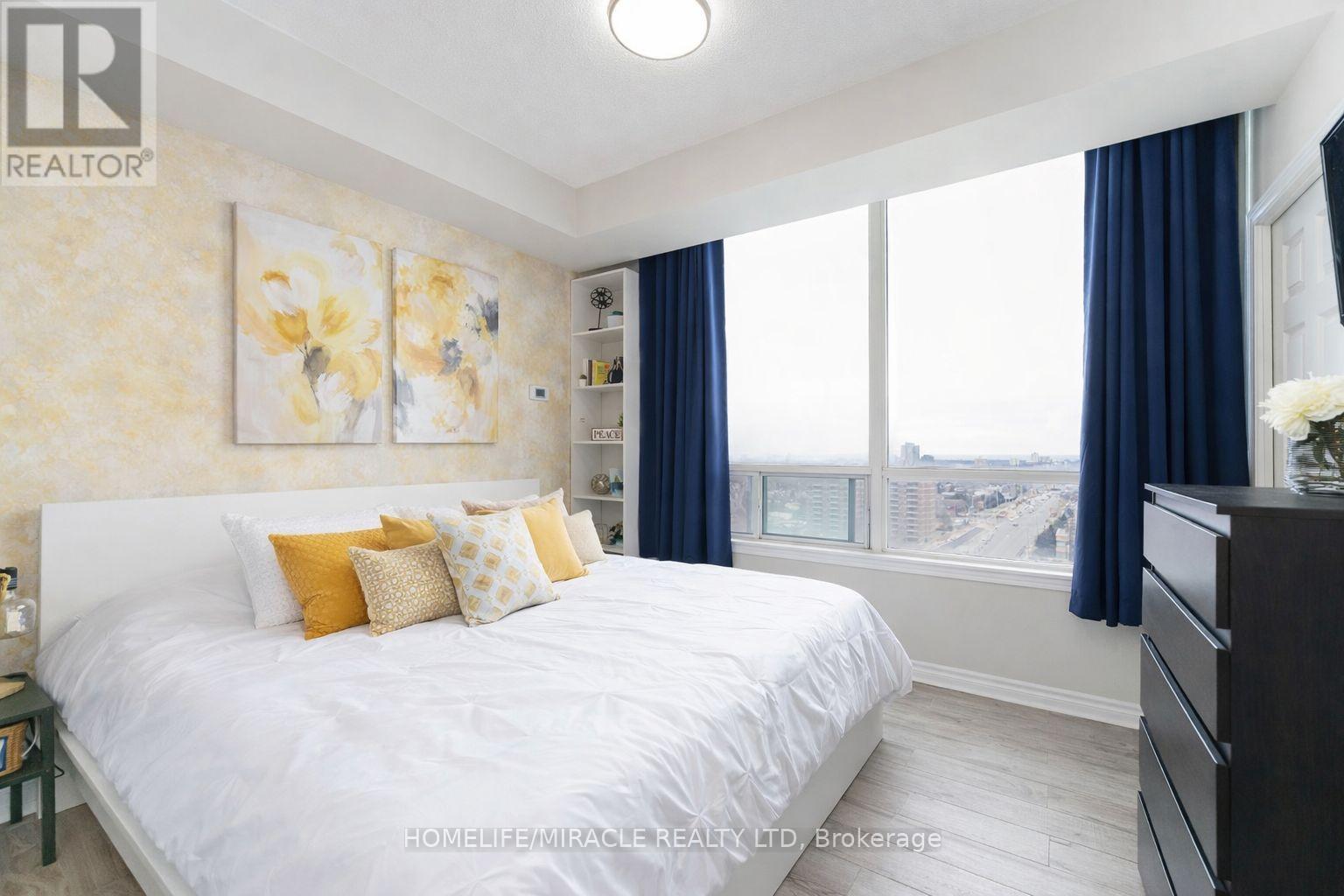 1702 - 3504 Hurontario Street, Mississauga, ON - Indoor Photo Showing Bedroom