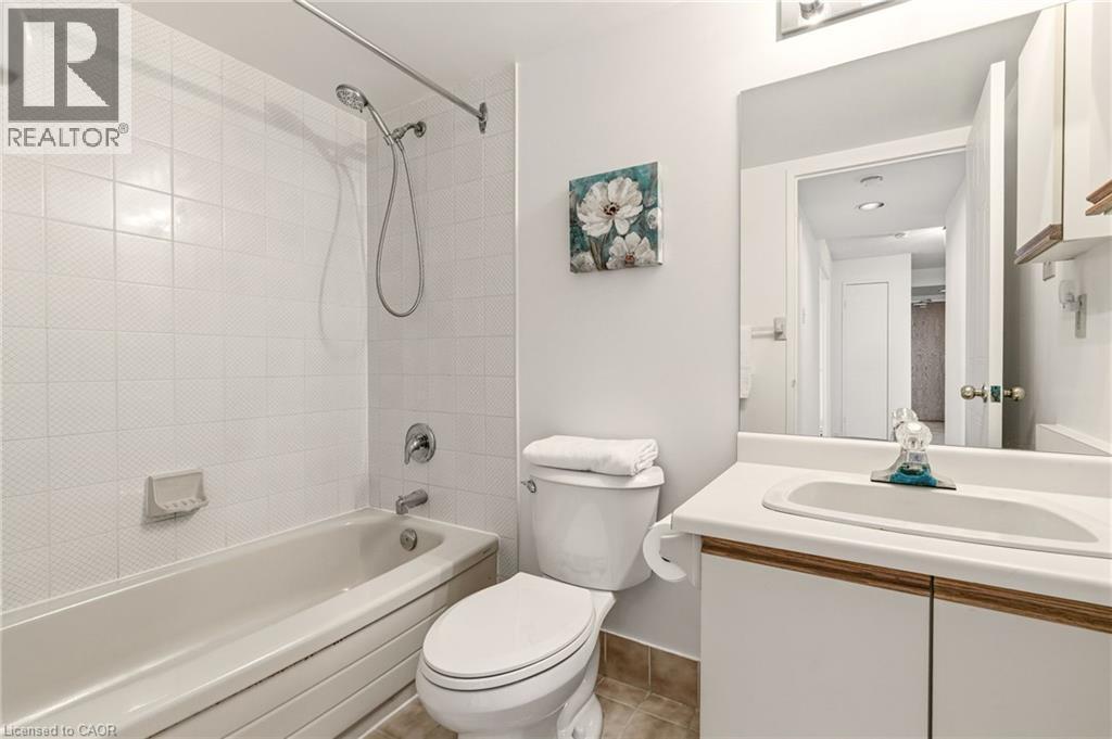 4PC Bath - 5 Kenneth Avenue Unit# 1102, North York, ON - Indoor Photo Showing Bathroom