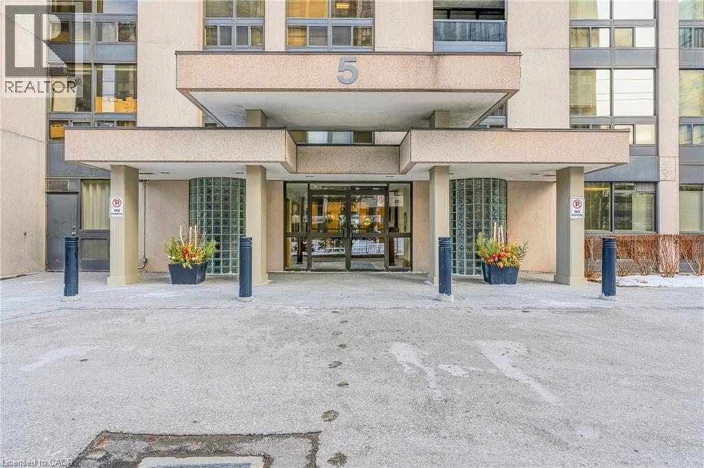 Building Entrance - 5 Kenneth Avenue Unit# 1102, North York, ON - Outdoor