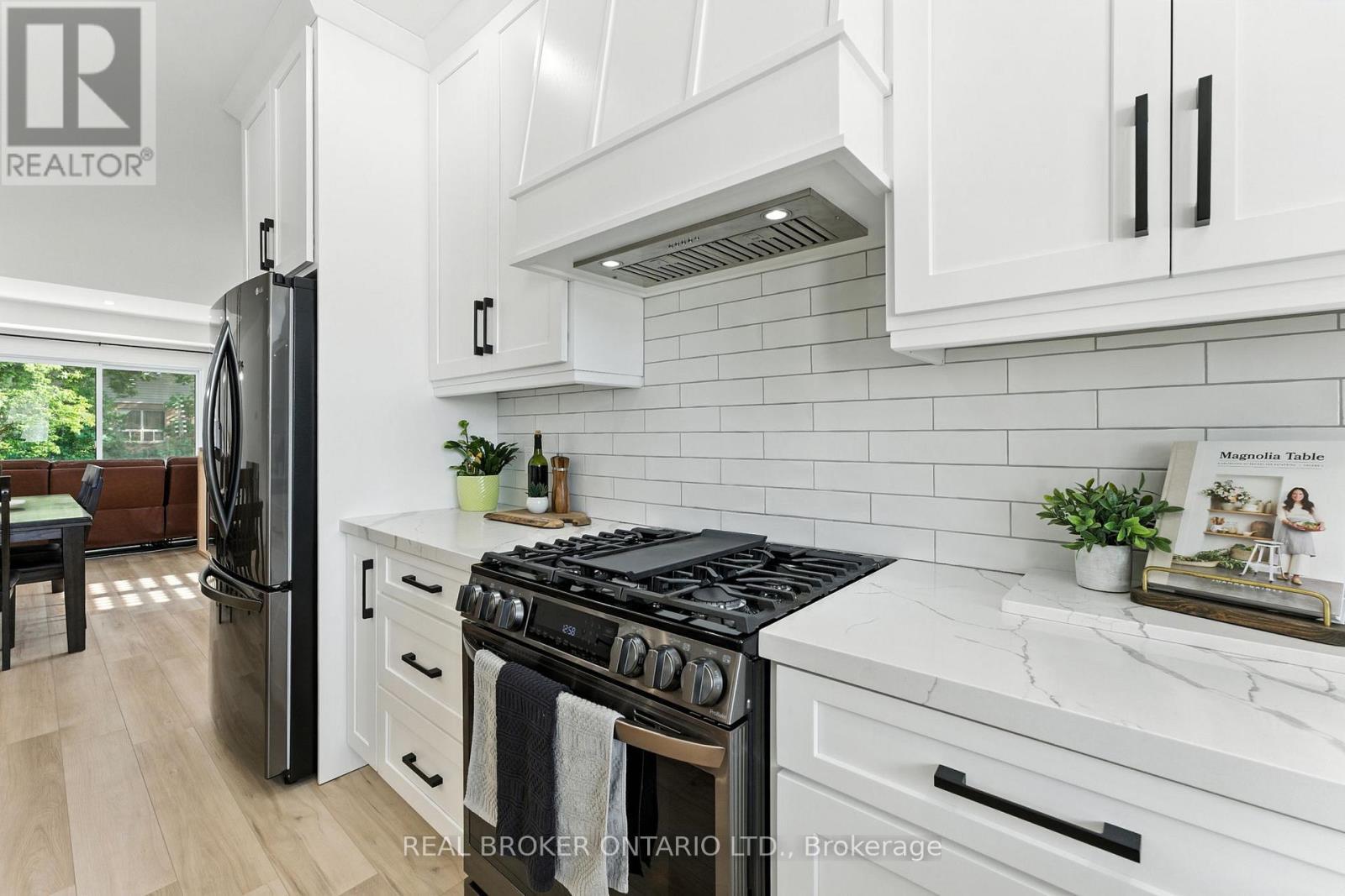 9 Macneil Court, Bayham, ON - Indoor Photo Showing Kitchen With Upgraded Kitchen