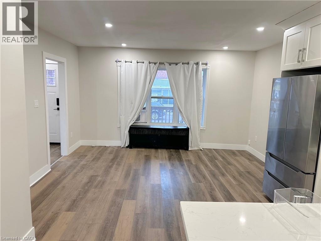 748 Barton Street E, Hamilton, ON - Indoor Photo Showing Other Room