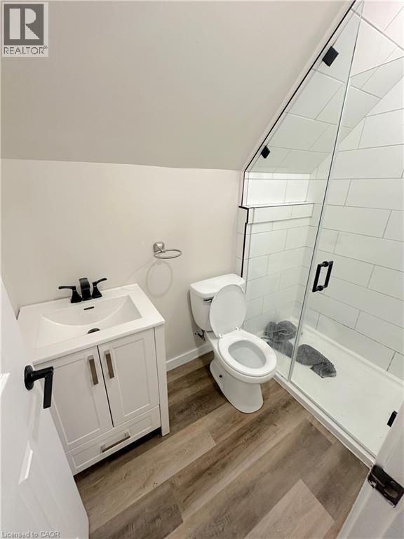 748 Barton Street E, Hamilton, ON - Indoor Photo Showing Bathroom