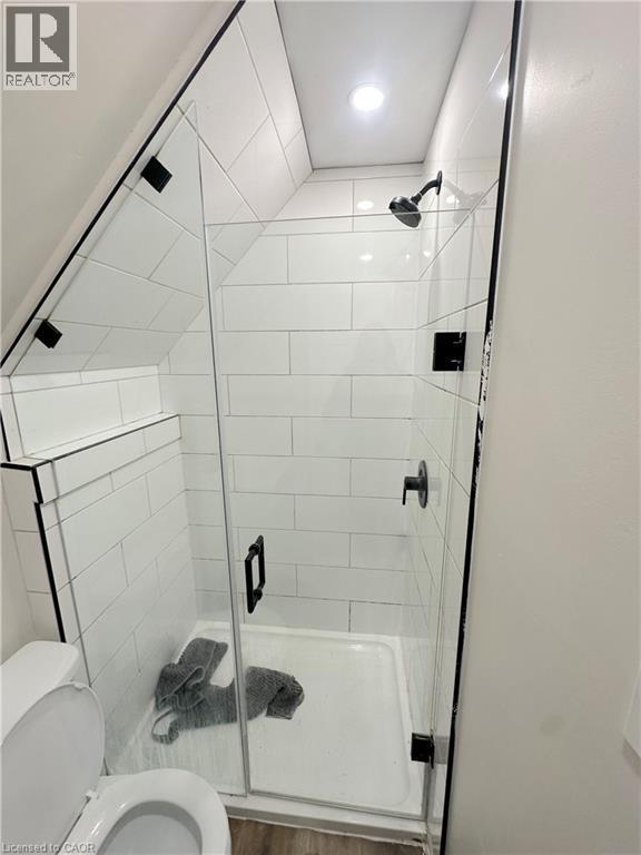 748 Barton Street E, Hamilton, ON - Indoor Photo Showing Bathroom