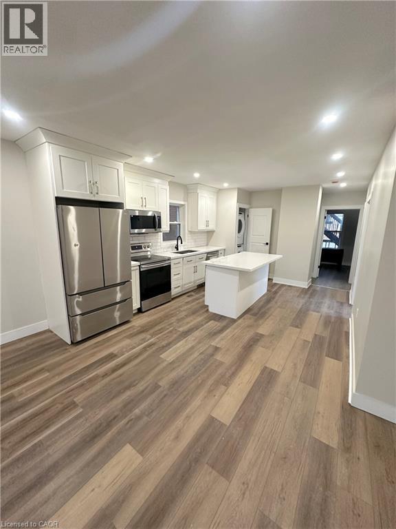748 Barton Street E, Hamilton, ON - Indoor Photo Showing Kitchen