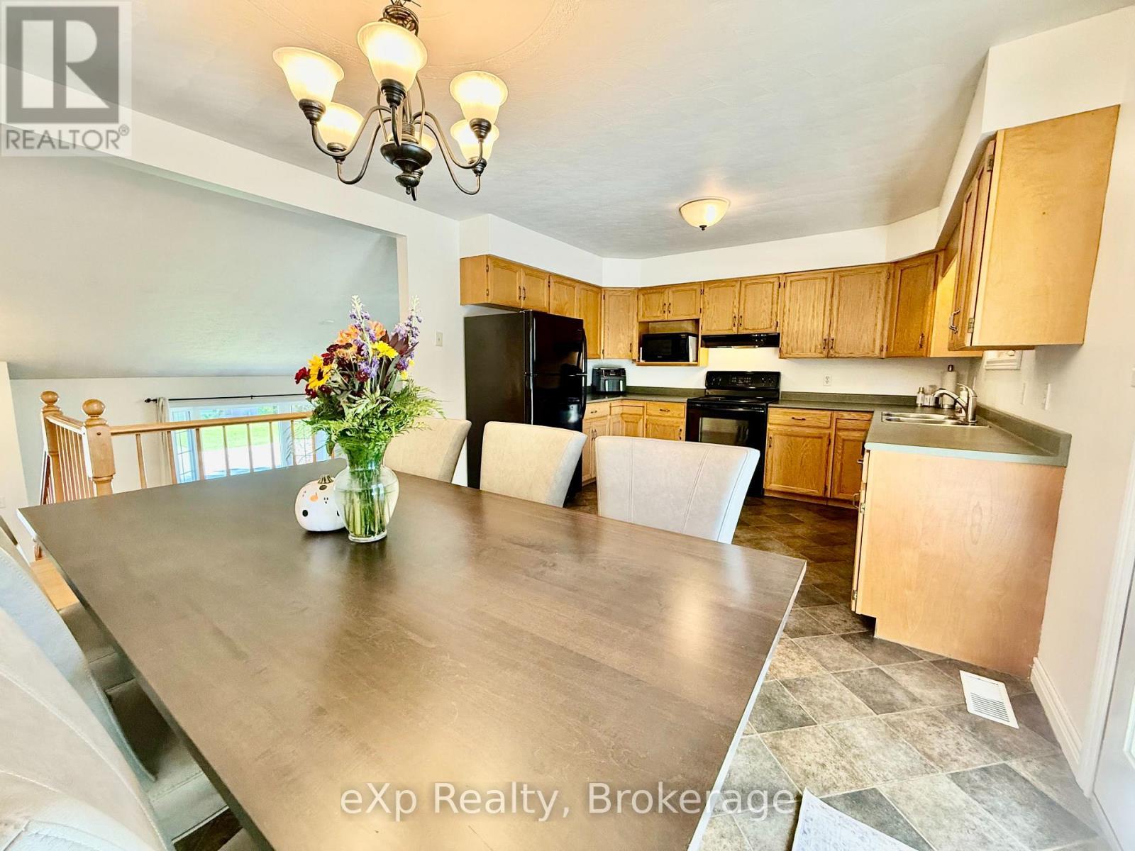 217 Thomas Street, Brockton, ON - Indoor