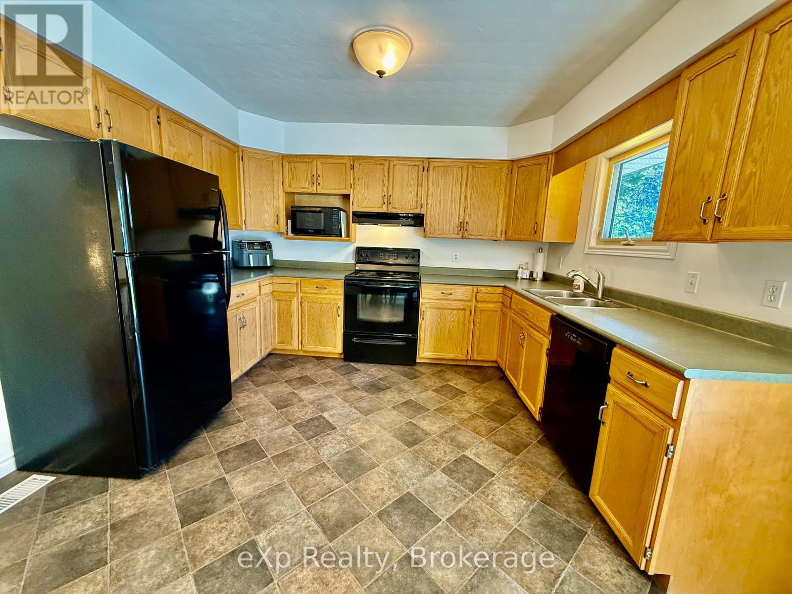217 Thomas Street, Brockton, ON - Indoor Photo Showing Kitchen With Double Sink
