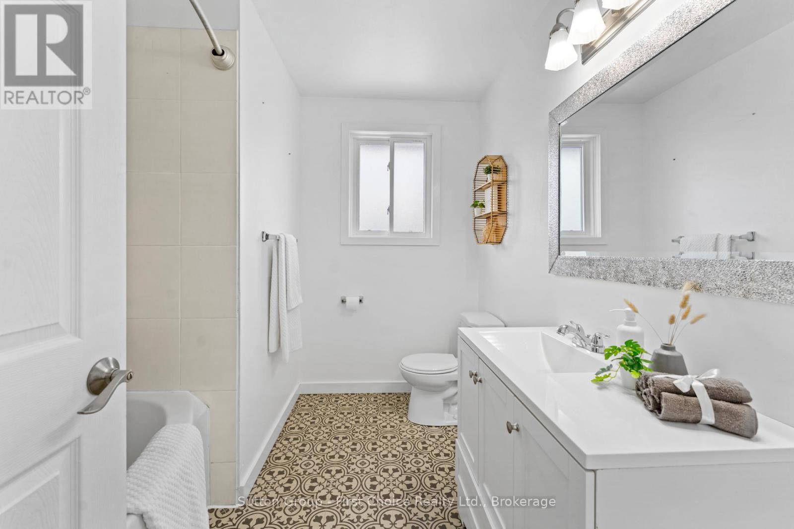 282 Church Street S, St. Marys, ON - Indoor Photo Showing Bathroom