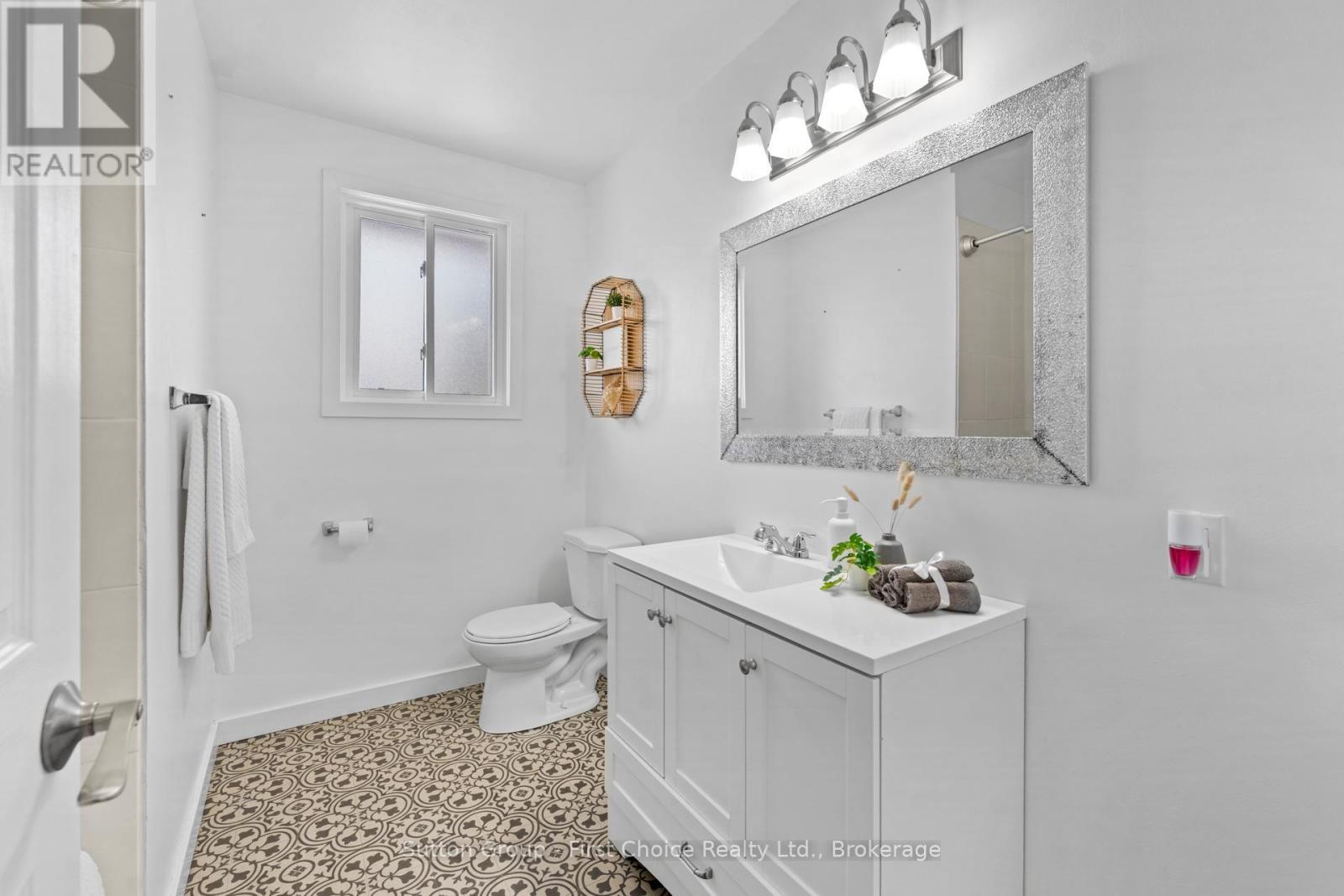 282 Church Street S, St. Marys, ON - Indoor Photo Showing Bathroom