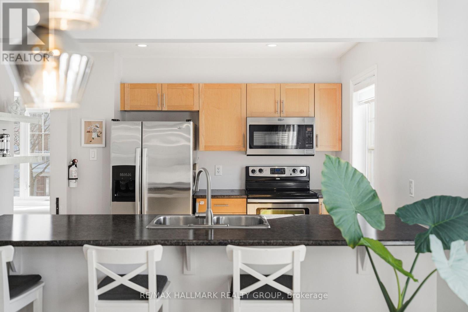 501 Sedgebrook Way, Ottawa, ON - Indoor Photo Showing Kitchen With Stainless Steel Kitchen With Double Sink With Upgraded Kitchen