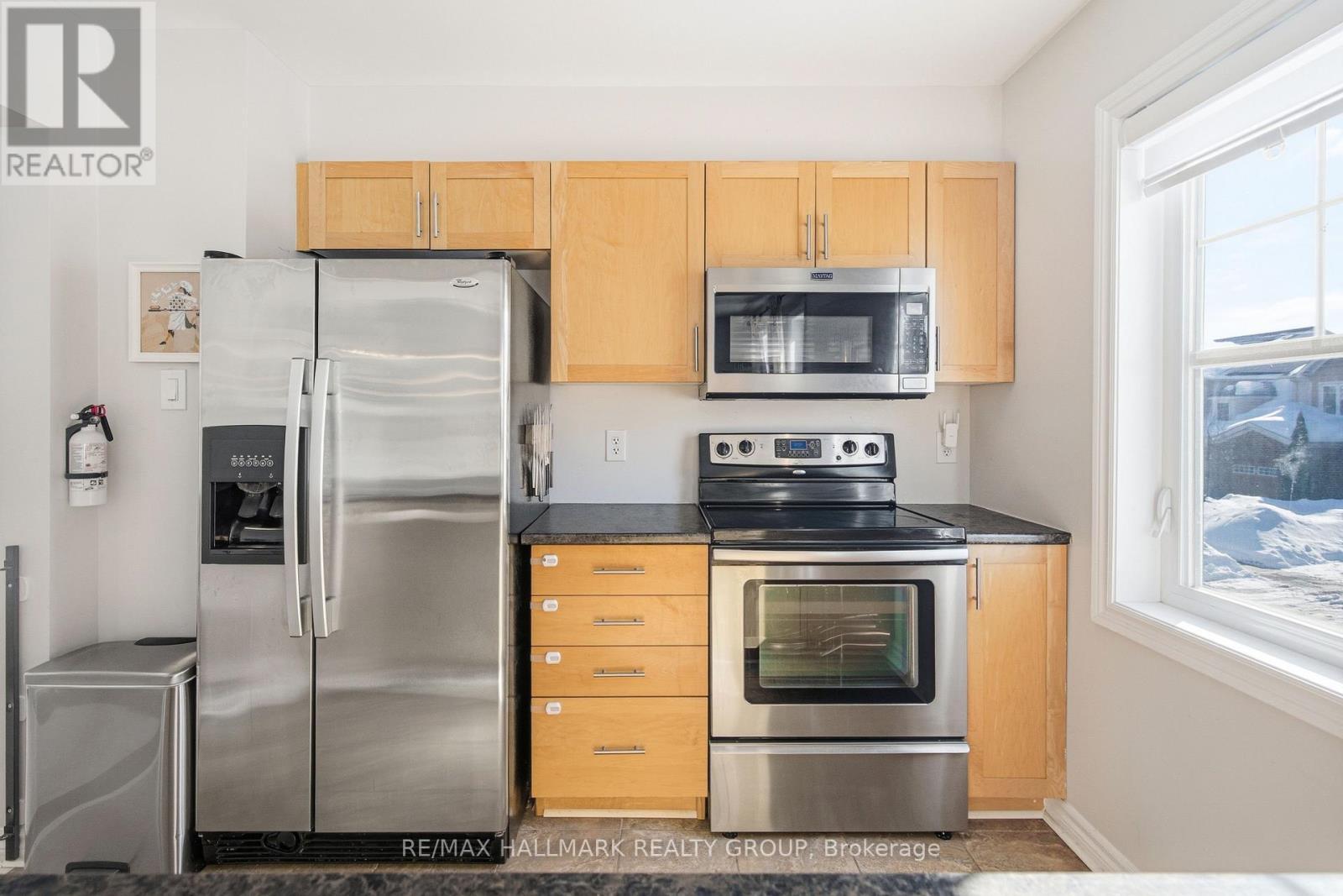 501 Sedgebrook Way, Ottawa, ON - Indoor Photo Showing Kitchen With Stainless Steel Kitchen