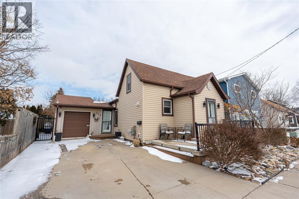 324 Queen Street, Wallaceburg, ON - Outdoor