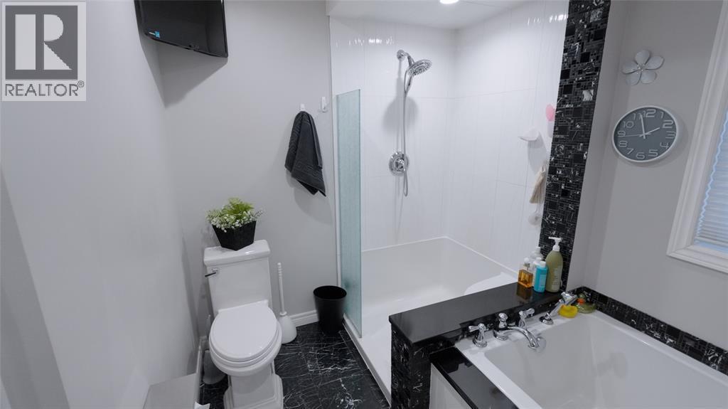 324 Queen Street, Wallaceburg, ON - Indoor Photo Showing Bathroom