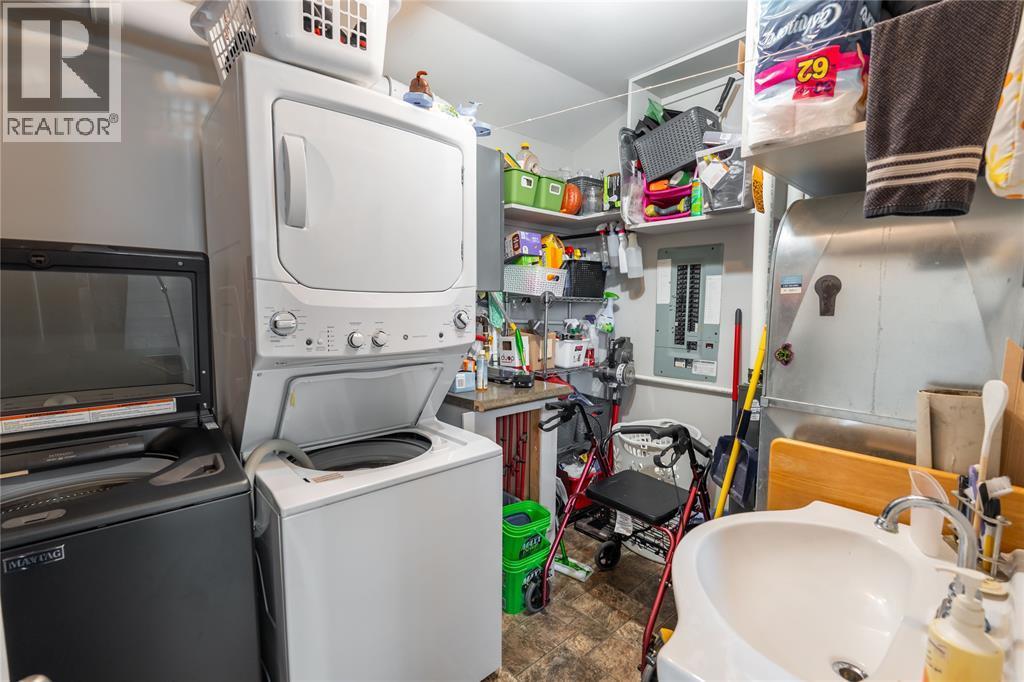 324 Queen Street, Wallaceburg, ON - Indoor Photo Showing Laundry Room