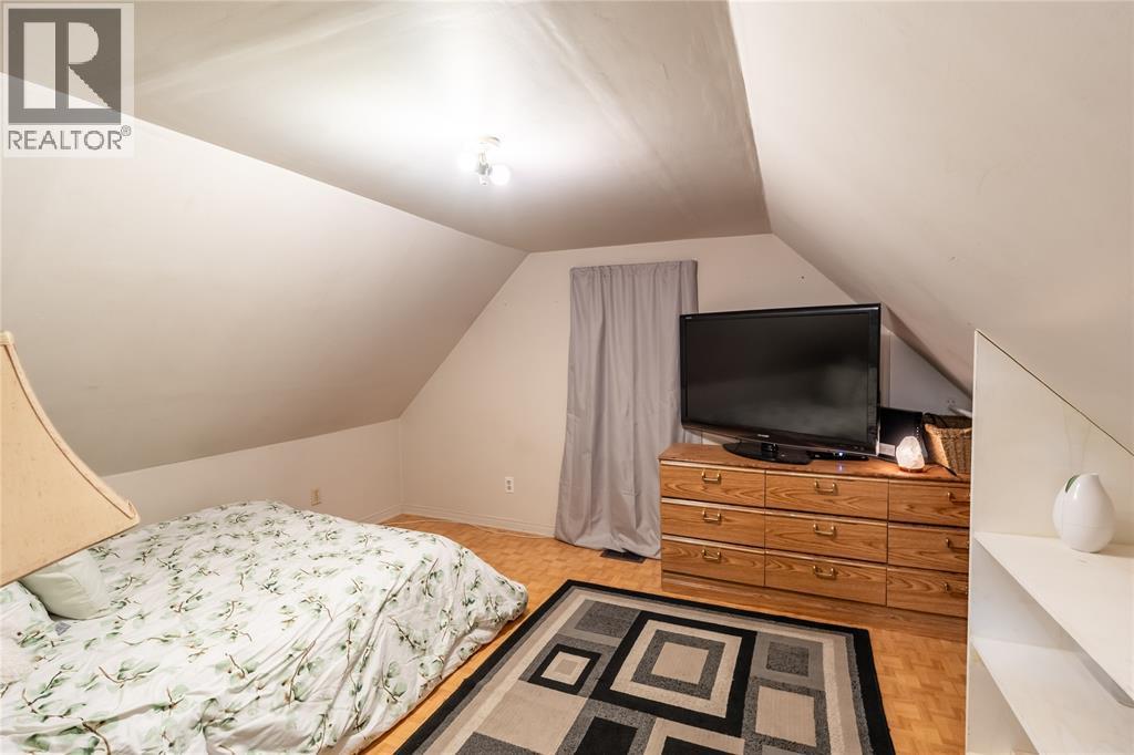 324 Queen Street, Wallaceburg, ON - Indoor Photo Showing Bedroom