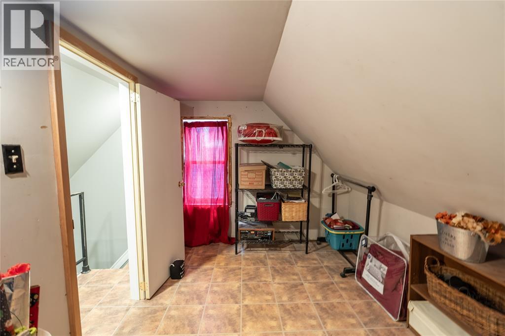 324 Queen Street, Wallaceburg, ON - Indoor Photo Showing Other Room