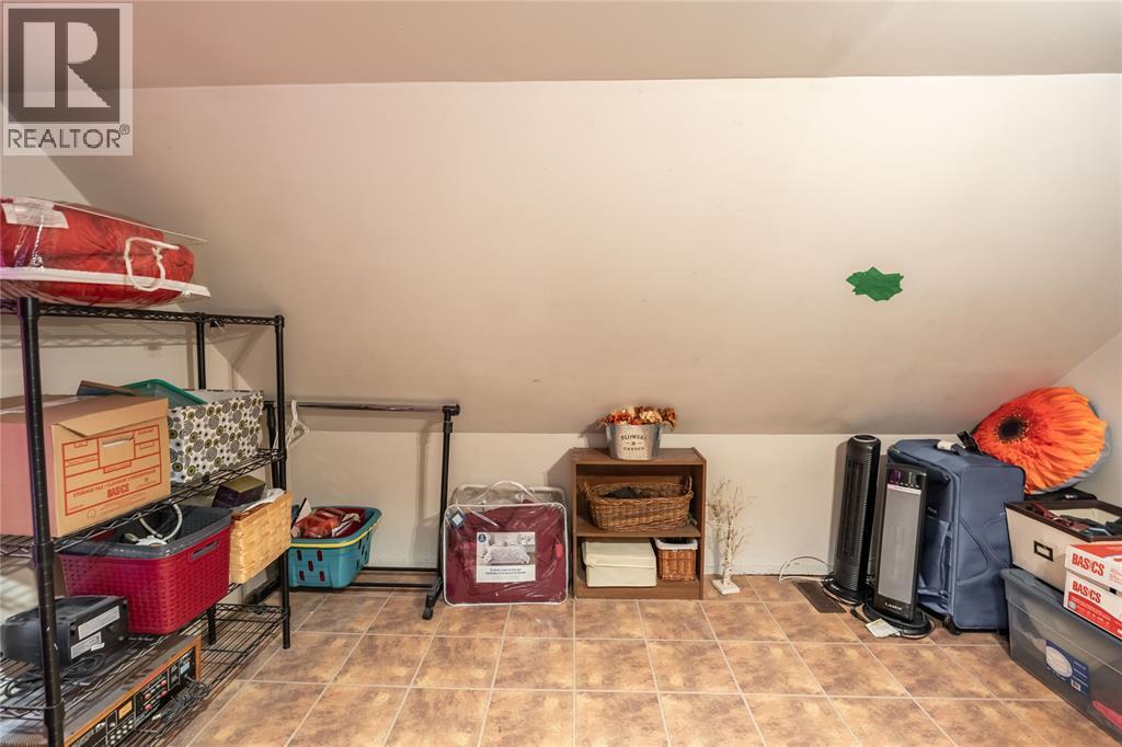 324 Queen Street, Wallaceburg, ON - Indoor