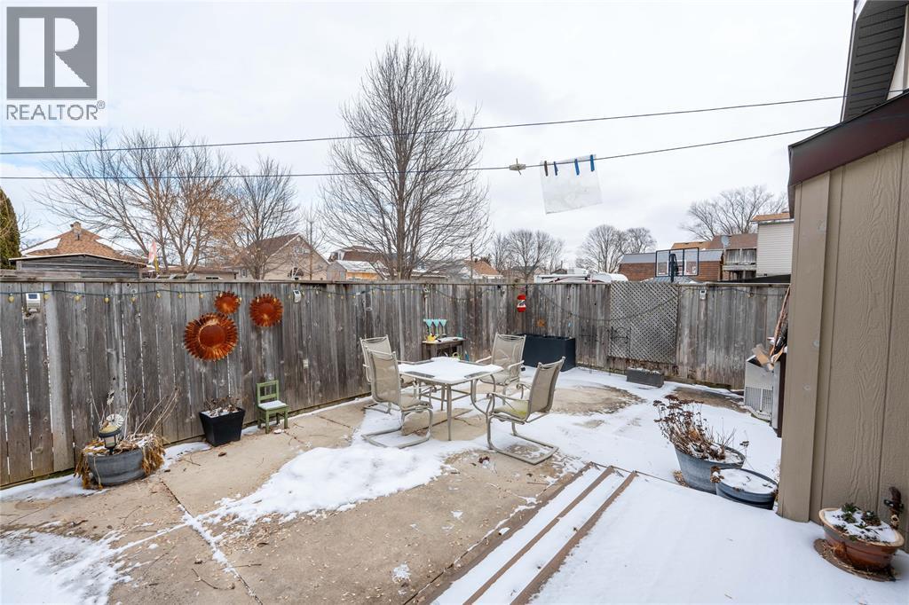 324 Queen Street, Wallaceburg, ON - Outdoor