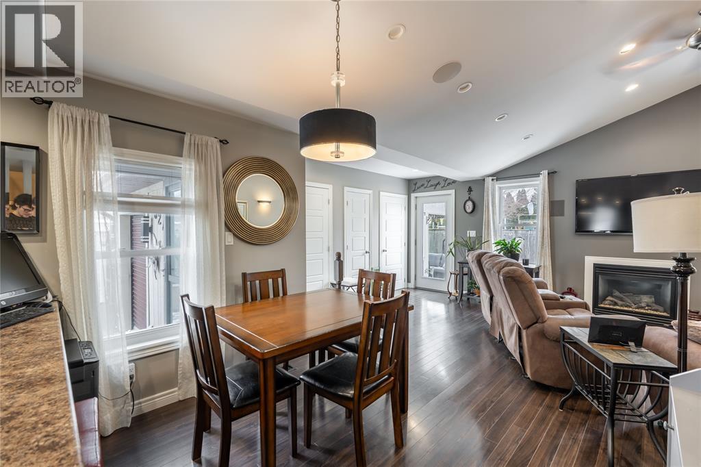 324 Queen Street, Wallaceburg, ON - Indoor Photo Showing Dining Room With Fireplace