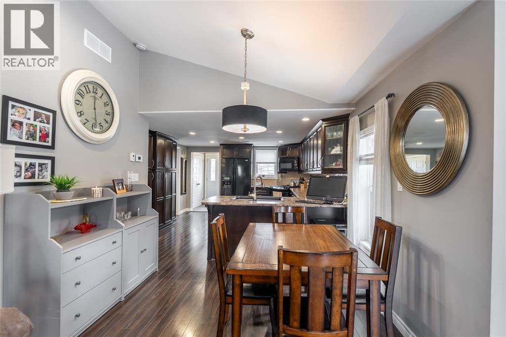324 Queen Street, Wallaceburg, ON - Indoor Photo Showing Dining Room