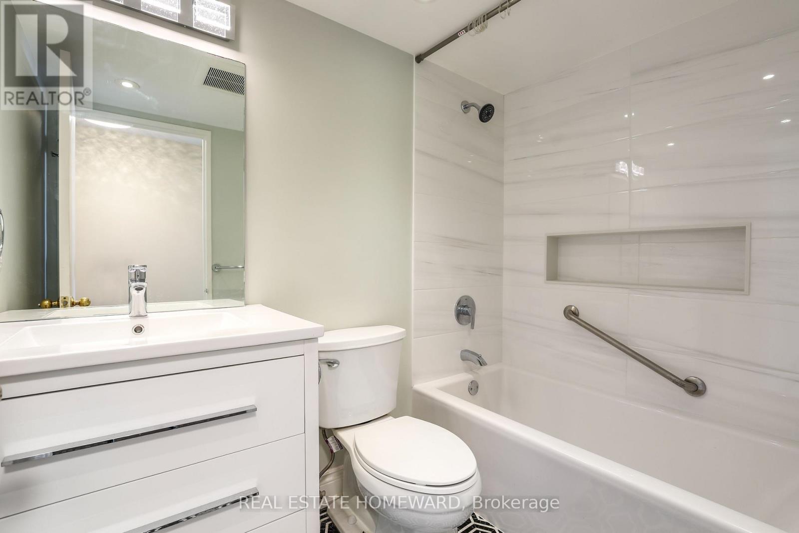1901 - 195 Wynford Drive, Toronto, ON - Indoor Photo Showing Bathroom