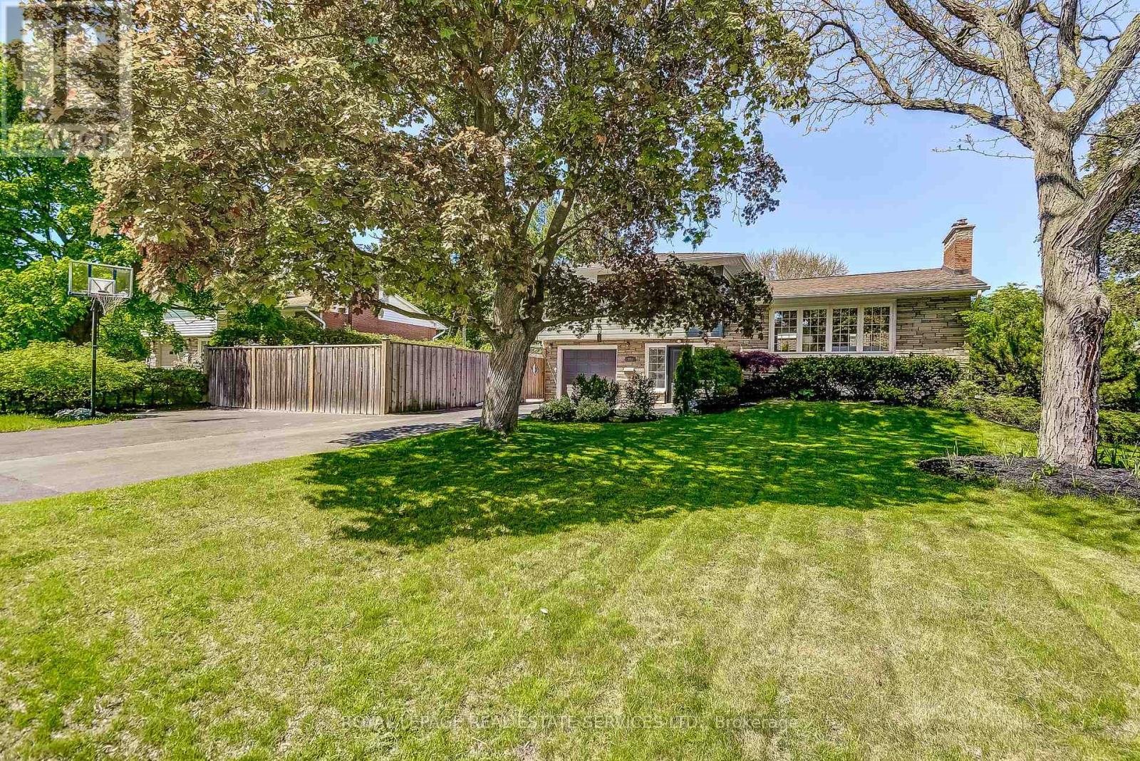 Desirable Shoreacres neighbourhood - 351 Strathcona Drive, Burlington, ON - Outdoor