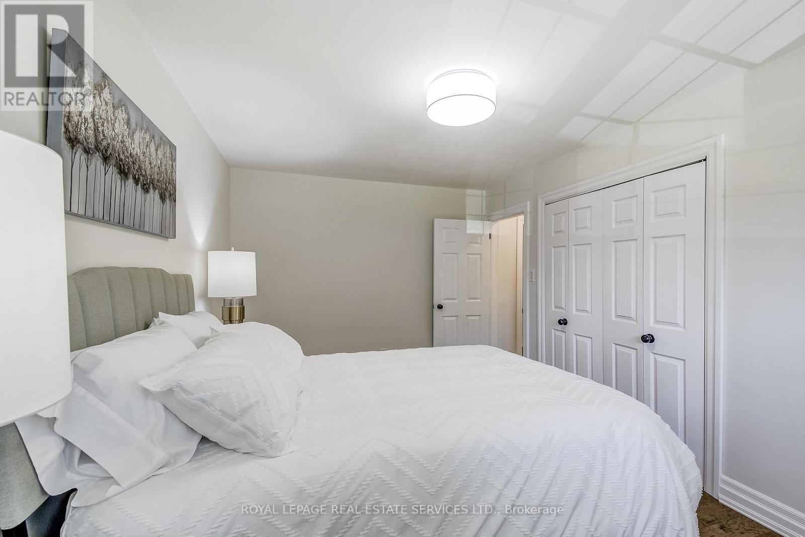 Primary Bedroom - 351 Strathcona Drive, Burlington, ON - Indoor Photo Showing Bedroom