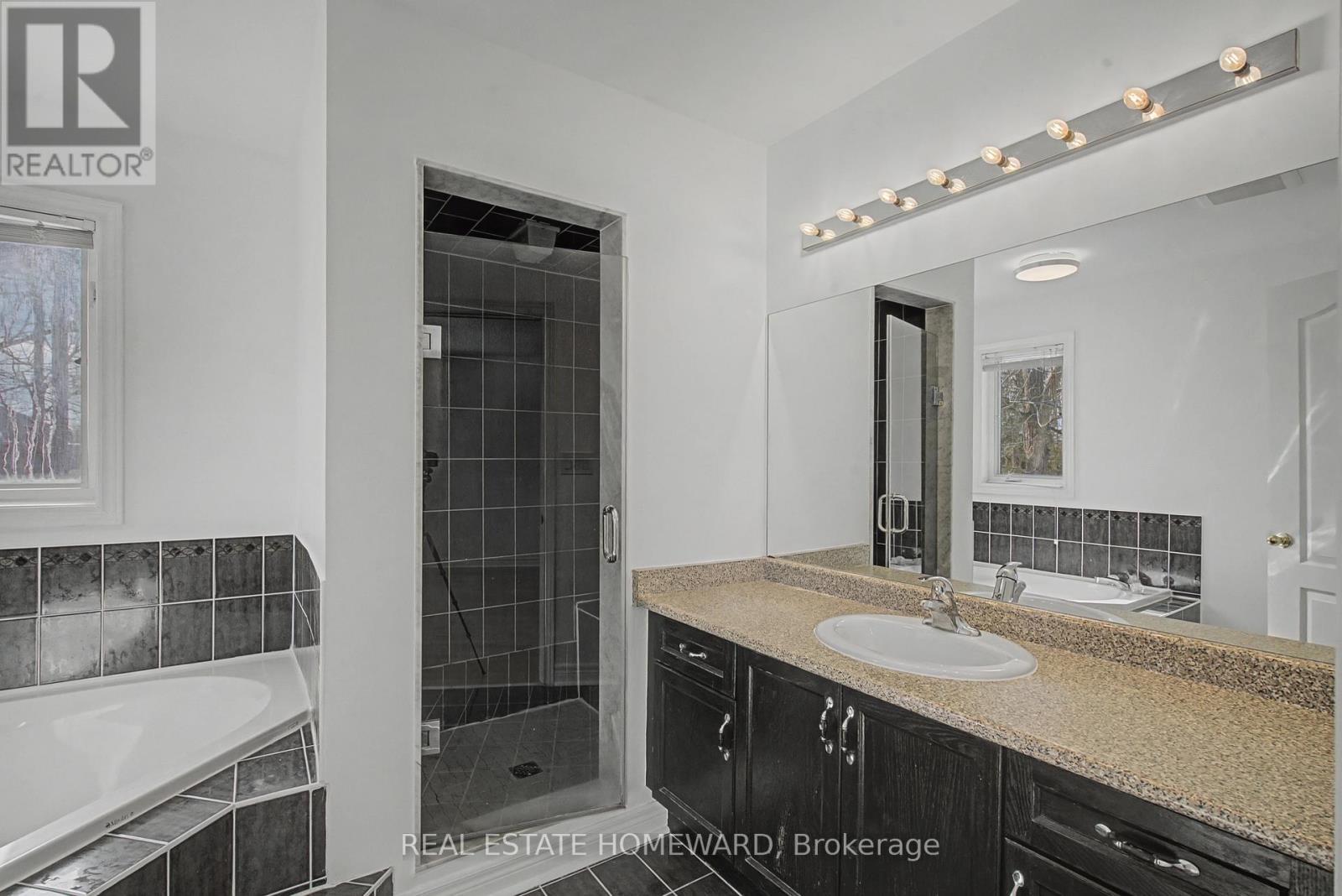 173 Forestwood Street, Richmond Hill, ON - Indoor Photo Showing Bathroom
