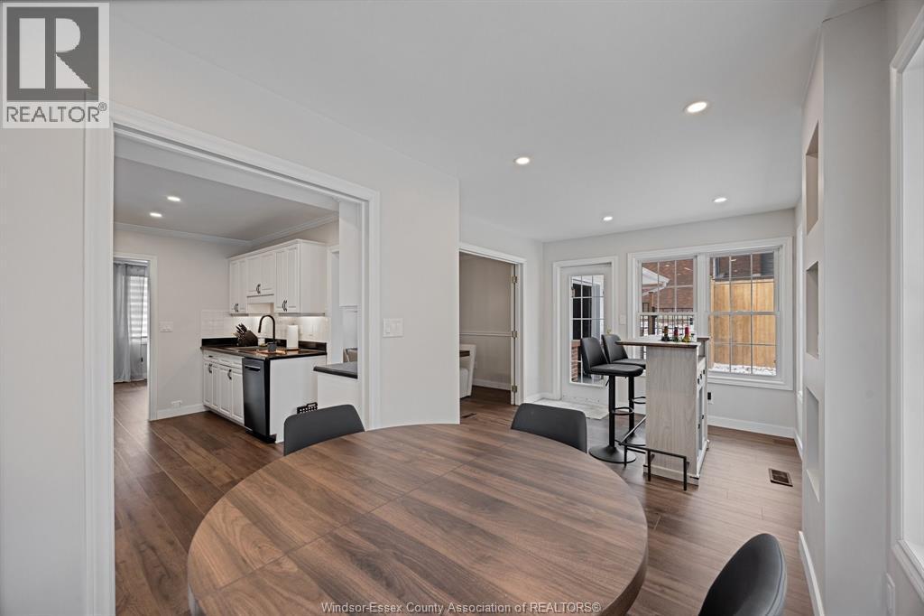 945 Laurier, Lasalle, ON - Indoor