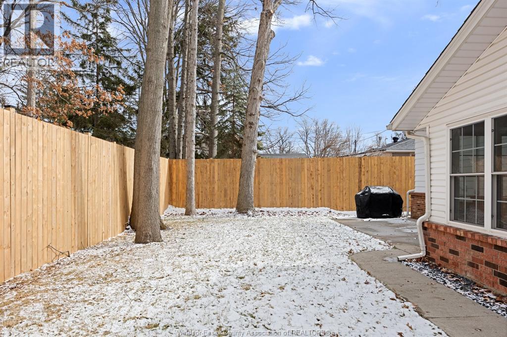 945 Laurier, Lasalle, ON - Outdoor