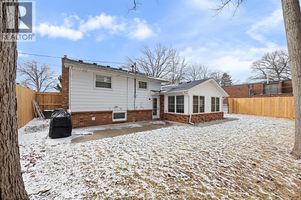 945 Laurier, Lasalle, ON - Outdoor