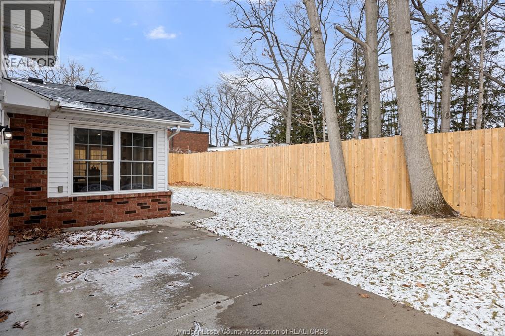 945 Laurier, Lasalle, ON - Outdoor