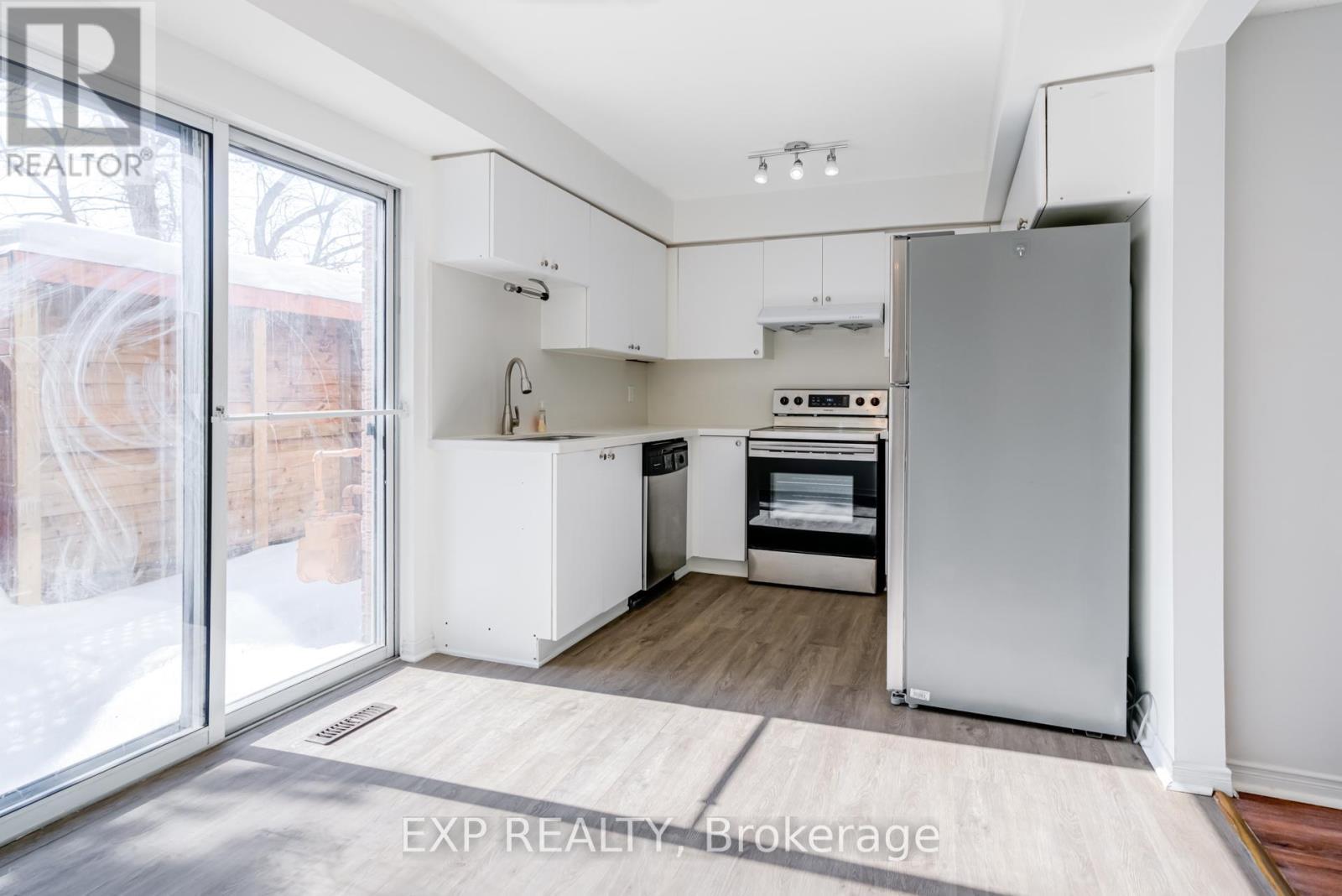 133 - 12421 Ninth Line, Whitchurch-Stouffville, ON - Indoor Photo Showing Kitchen
