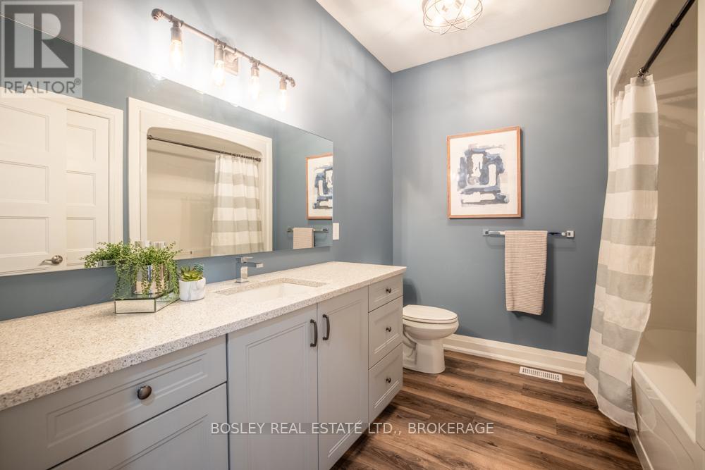 Guest bathroom main level - 1 Hurricane Road, Pelham (Fonthill), ON - Indoor Photo Showing Bathroom