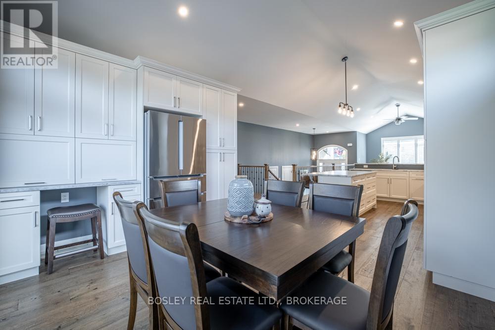 1 Hurricane Road, Pelham (Fonthill), ON - Indoor Photo Showing Dining Room